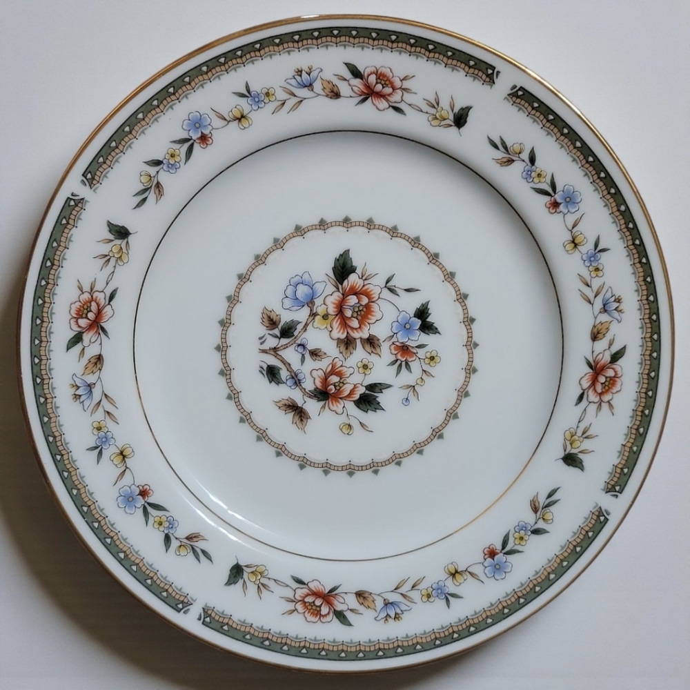 Vtg "China Town" 7916 Seizan Salad Dessert Plate 7 1/2" Floral Gold Accents